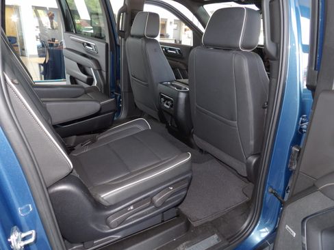 Used 2025 Chevrolet Suburban 2WD Premier image 21