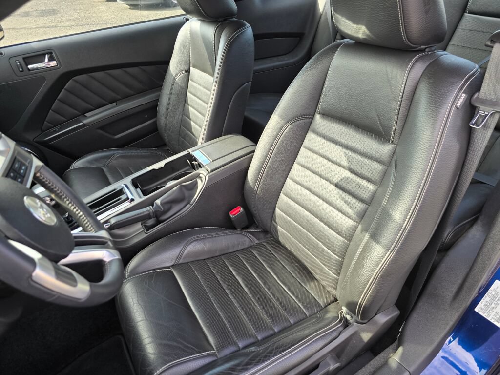 Used 2010 Ford Mustang Premium RWD image 18