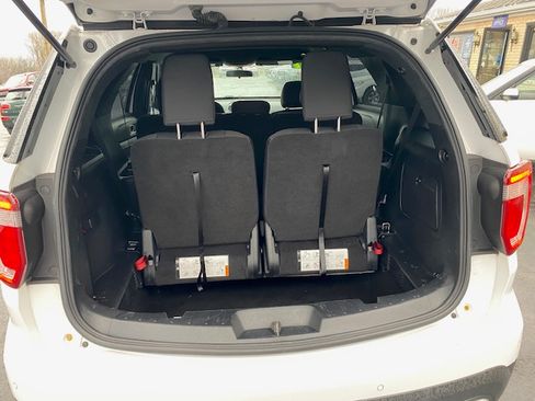 Used 2017 Ford Explorer 4WD XLT image 17