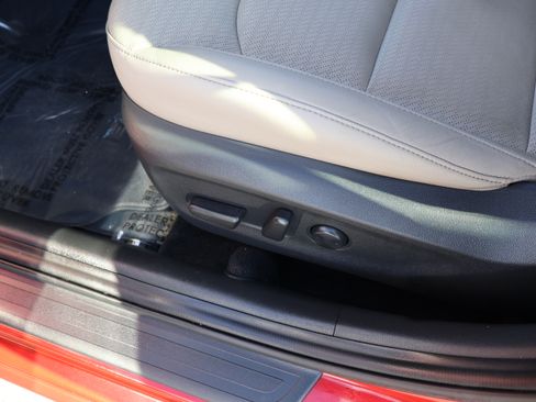 Used 2017 Hyundai Elantra Limited image 16