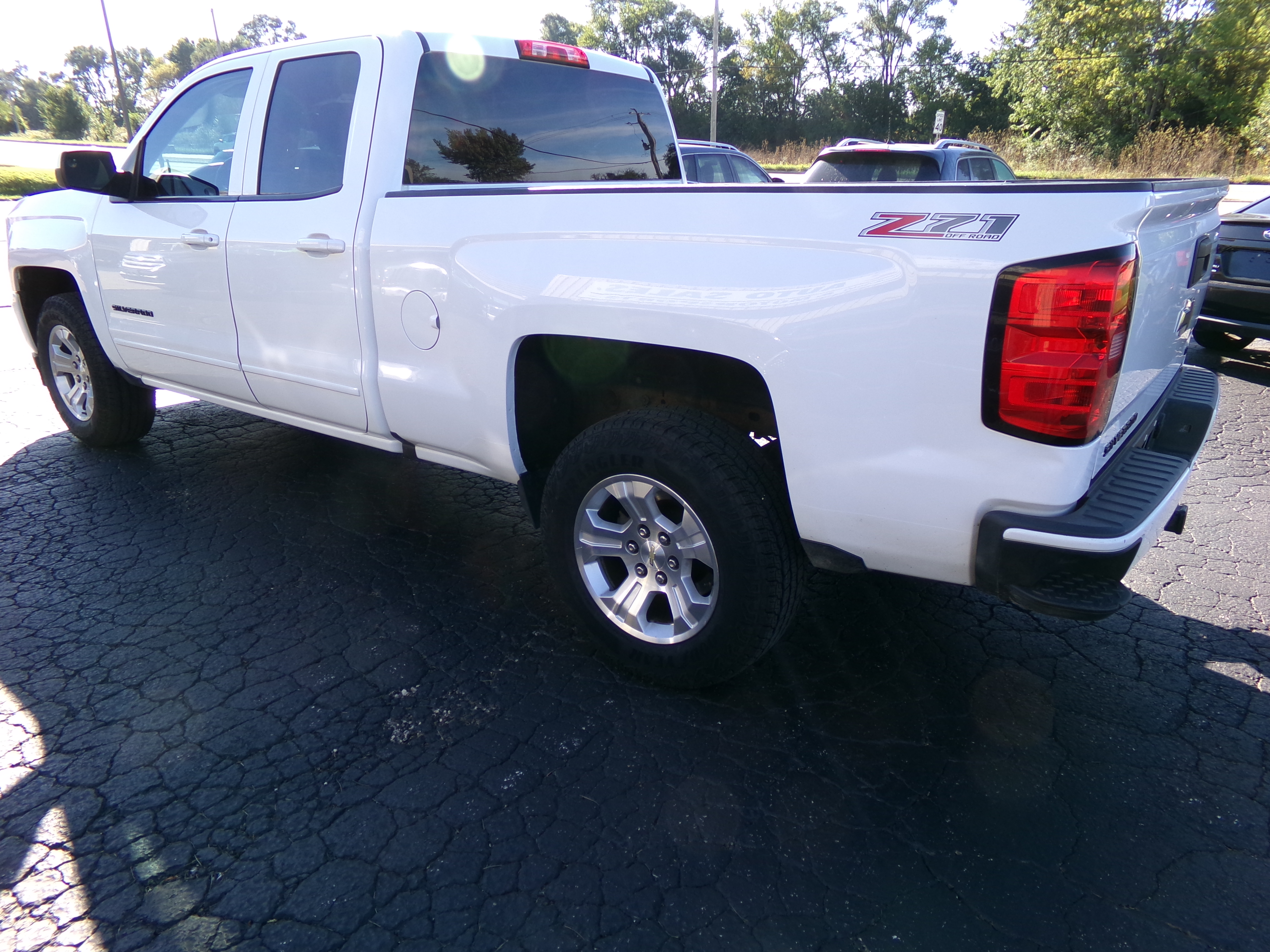 Used 2016 Chevrolet Silverado 1500 4x4 Double Cab LT image 3