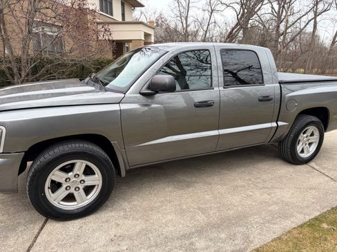 Used 2011 Dodge Dakota Lone Star image 2