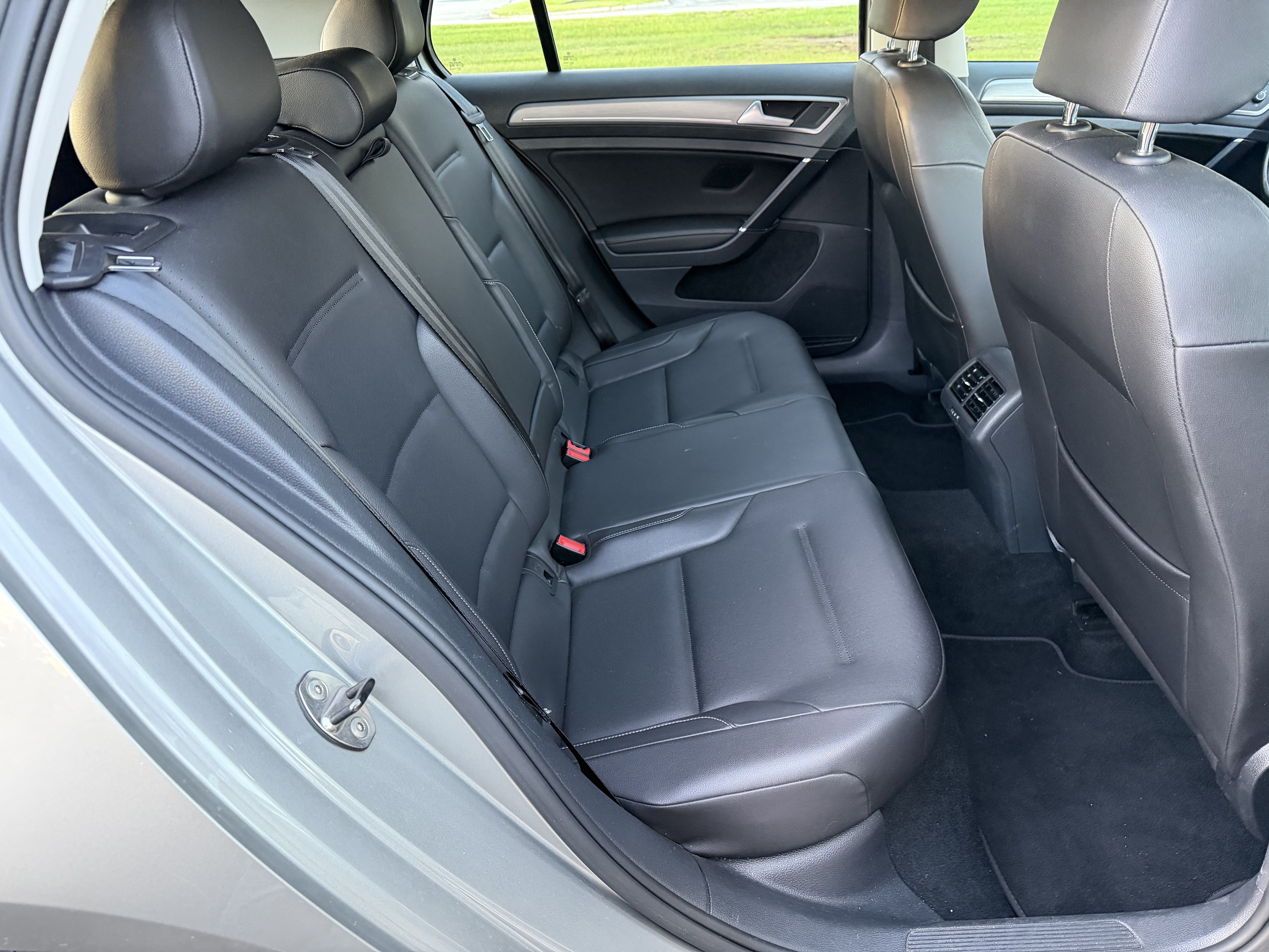 Used 2016 Volkswagen Golf SE FWD image 39
