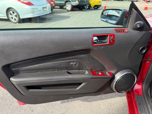 Used 2013 Ford Mustang GT Premium image 3