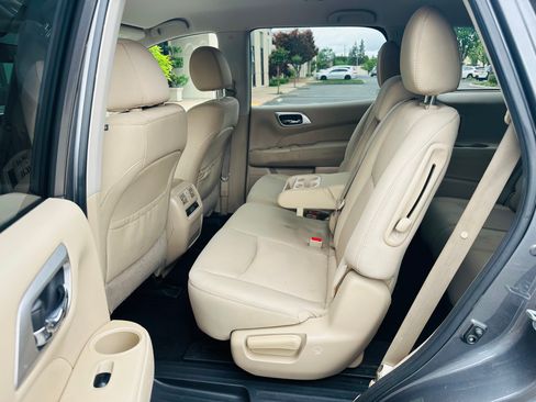 Used 2017 Nissan Pathfinder SV image 15