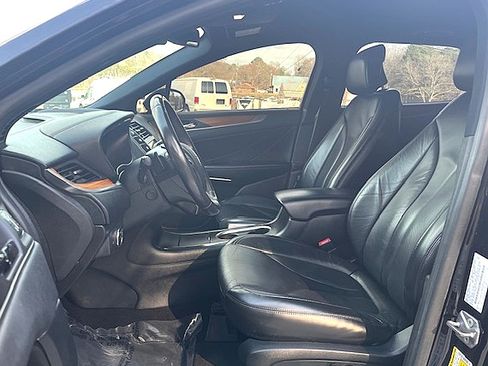 Used 2019 Lincoln MKC Select image 2