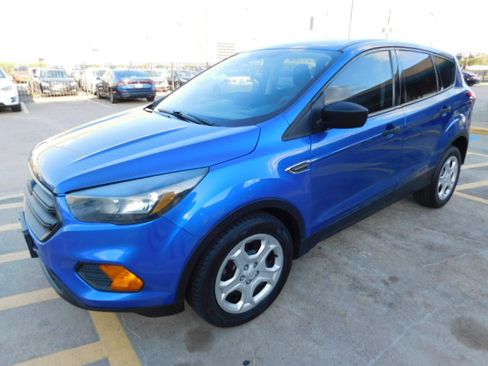 Used 2019 Ford Escape S image 4
