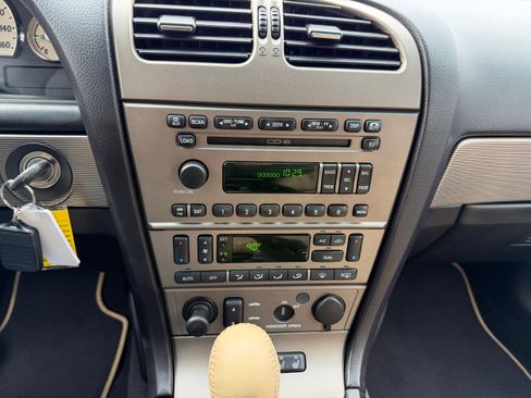 Used 2004 Ford Thunderbird image 11