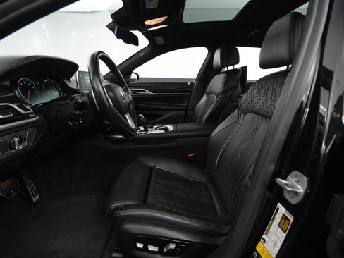 Used 2019 BMW 750i xDrive w/ Executive Package image 43