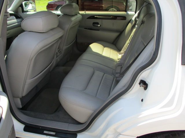 Used 2000 Lincoln Town Car Signature RWD image 14