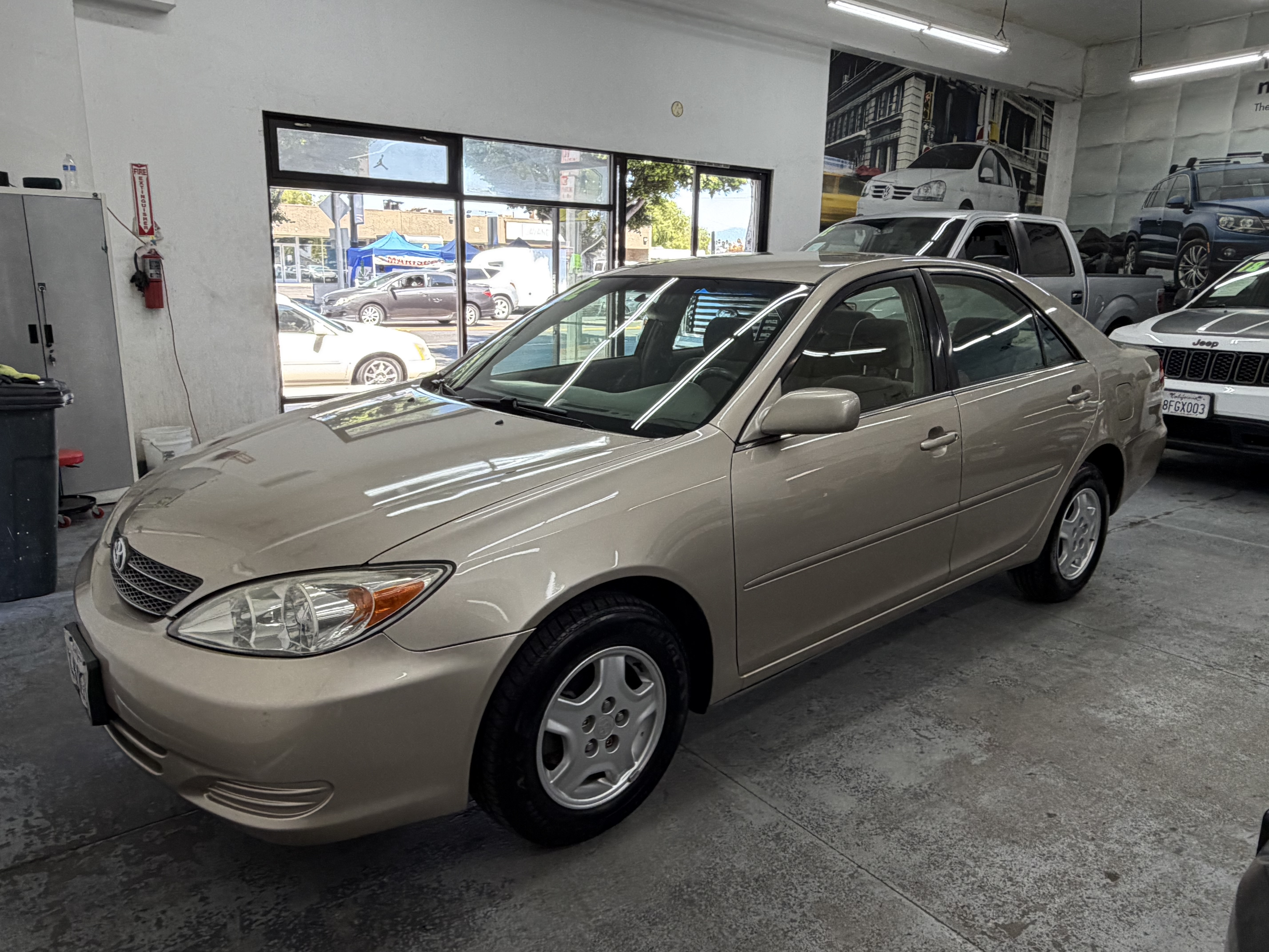 Used 2002 Toyota Camry LE Sedan FWD image 2