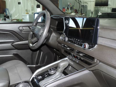 Used 2023 Chevrolet Colorado Trail Boss image 30