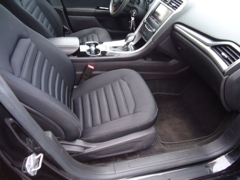 Used 2014 Ford Fusion SE image 9