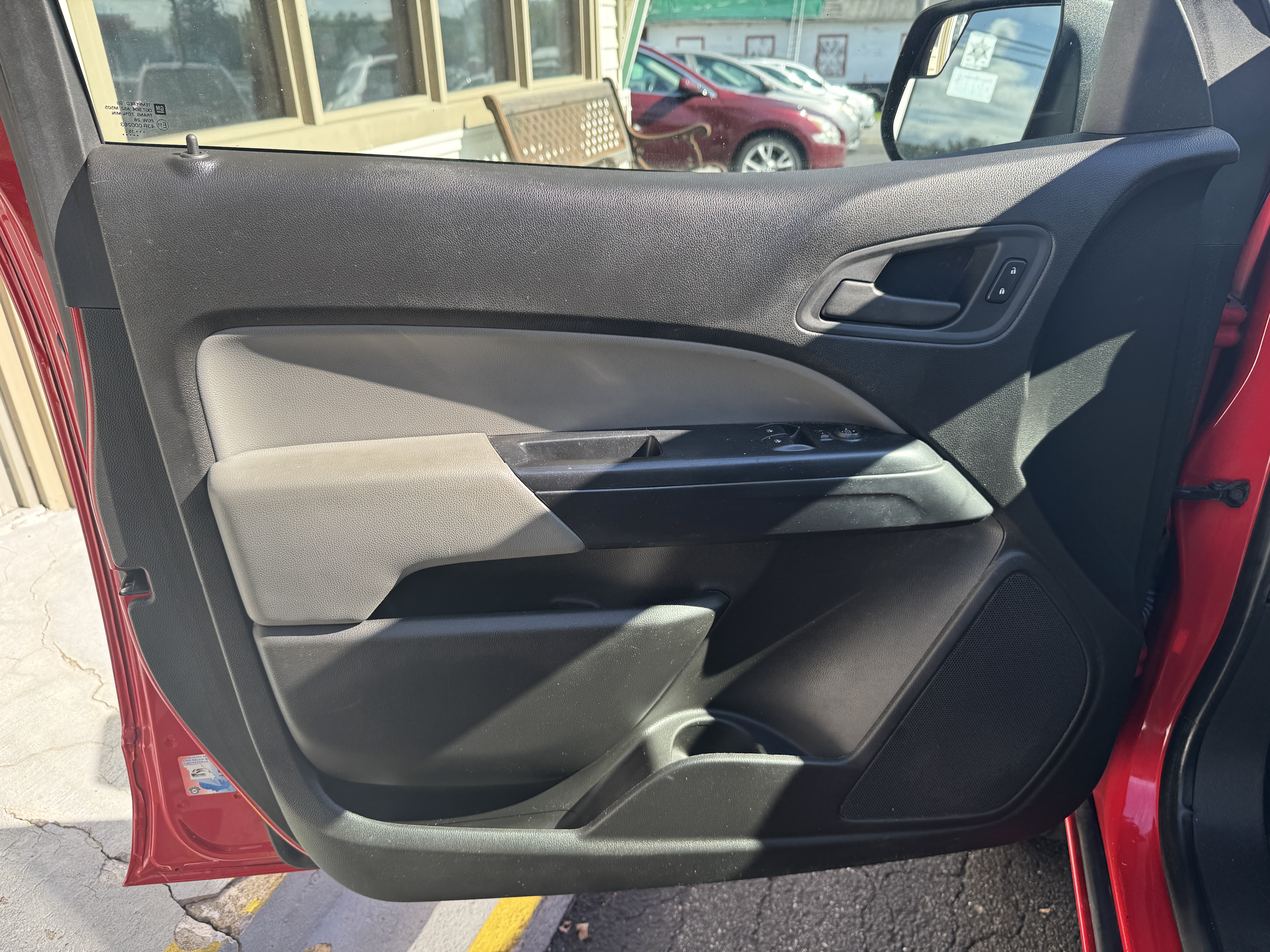 Used 2015 Chevrolet Colorado 2WD Extended Cab W/T image 9