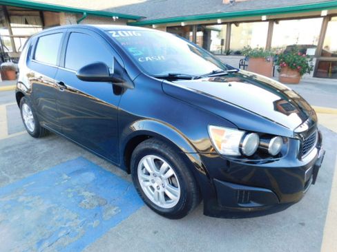 Used 2016 Chevrolet Sonic LT image 2
