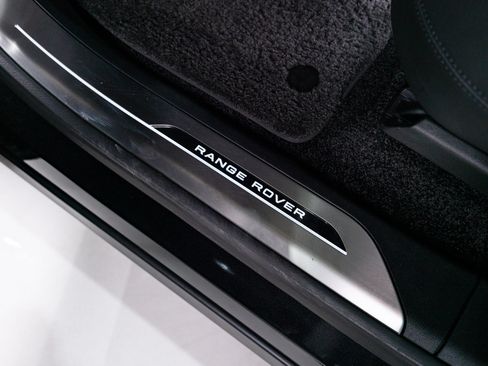 Used 2025 Land Rover Range Rover SE image 51