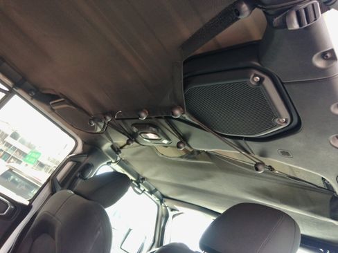 Used 2018 Jeep Wrangler Unlimited Sport image 36