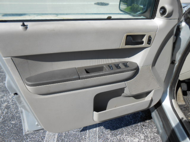 Used 2008 Ford Escape 2WD XLS image 10