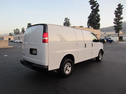Used 2019 Chevrolet Express 2500 LT image 4