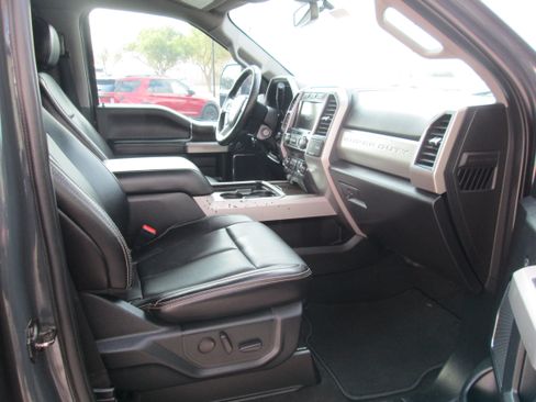 Used 2021 Ford F250 Lariat image 16