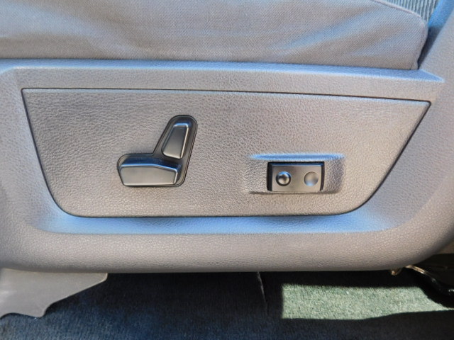 Used 2011 RAM 3500 4x4 Crew Cab image 10