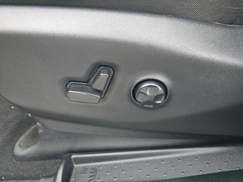 Used 2024 Chrysler Pacifica Select image 27