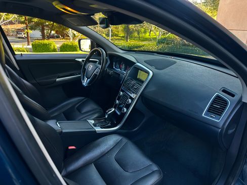 Used 2015 Volvo XC60 T5 Platinum image 19