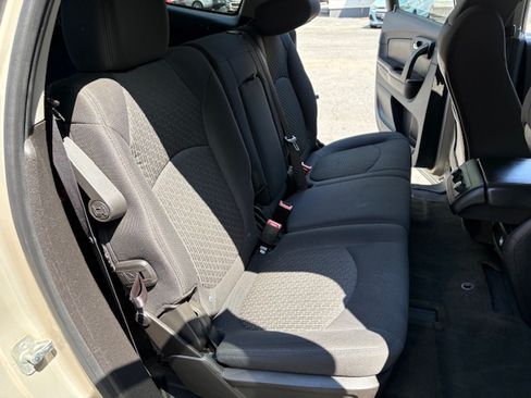Used 2012 Chevrolet Traverse LT image 18