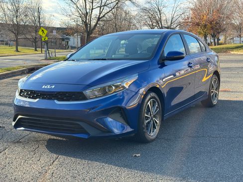 Used 2024 Kia Forte LXS image 2