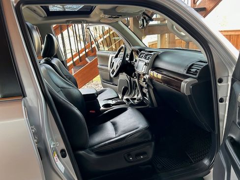 Used 2015 Toyota 4Runner Limited image 12