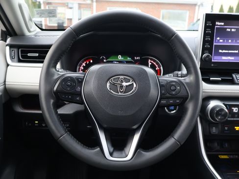 Used 2022 Toyota RAV4 Limited image 18