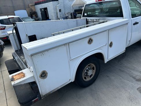 Used 2009 Chevrolet Silverado 2500 2WD Regular Cab W/T image 5