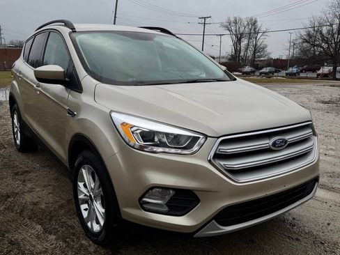 Used 2018 Ford Escape SEL image 2