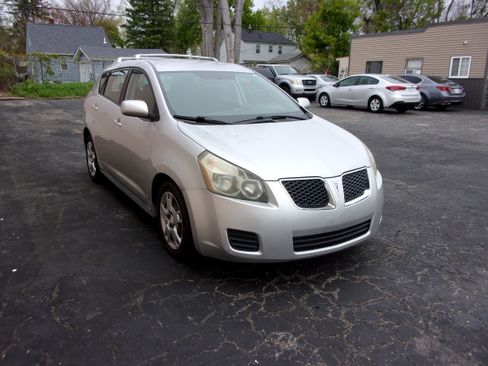 Used 2009 Pontiac Vibe AWD/4WD image 3