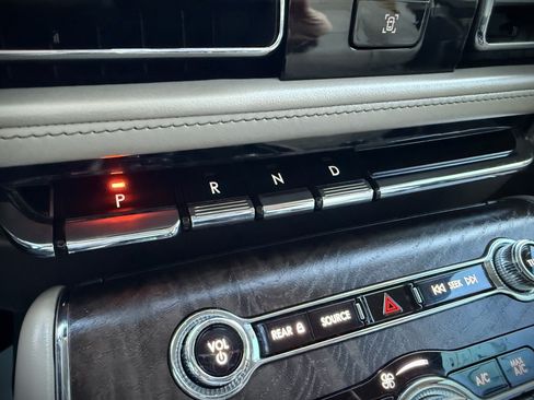 Used 2020 Lincoln Aviator Reserve image 40