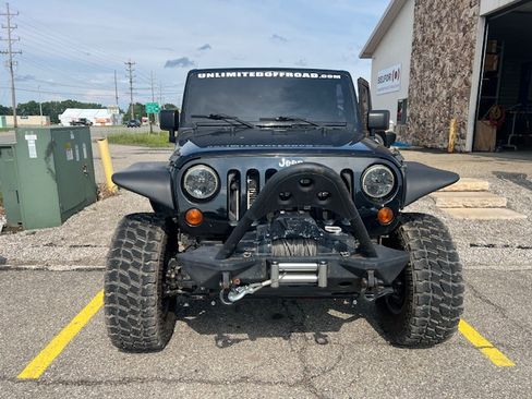 Used 2012 Jeep Wrangler Unlimited Sahara image 4