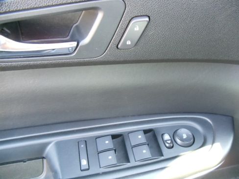 Used 2009 GMC Acadia SL image 16