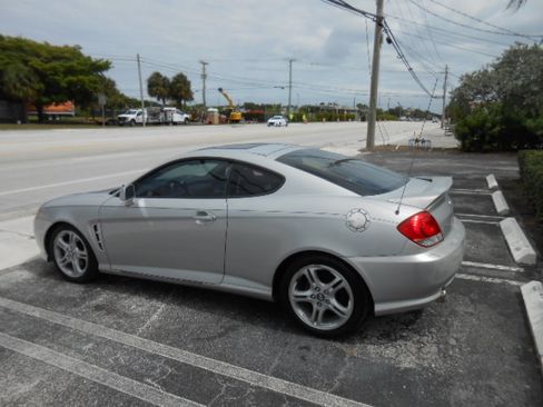 Used 2006 Hyundai Tiburon GT FWD image 3