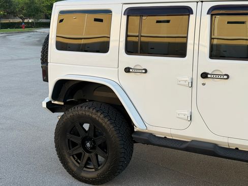 Used 2015 Jeep Wrangler 4WD Unlimited Sahara image 52