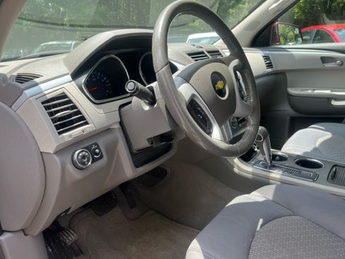 Used 2011 Chevrolet Traverse LT image 6