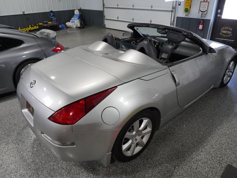 Used 2004 Nissan 350Z Touring image 9
