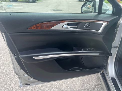 Used 2016 Lincoln MKZ Premiere Sedan 4D FWD image 10