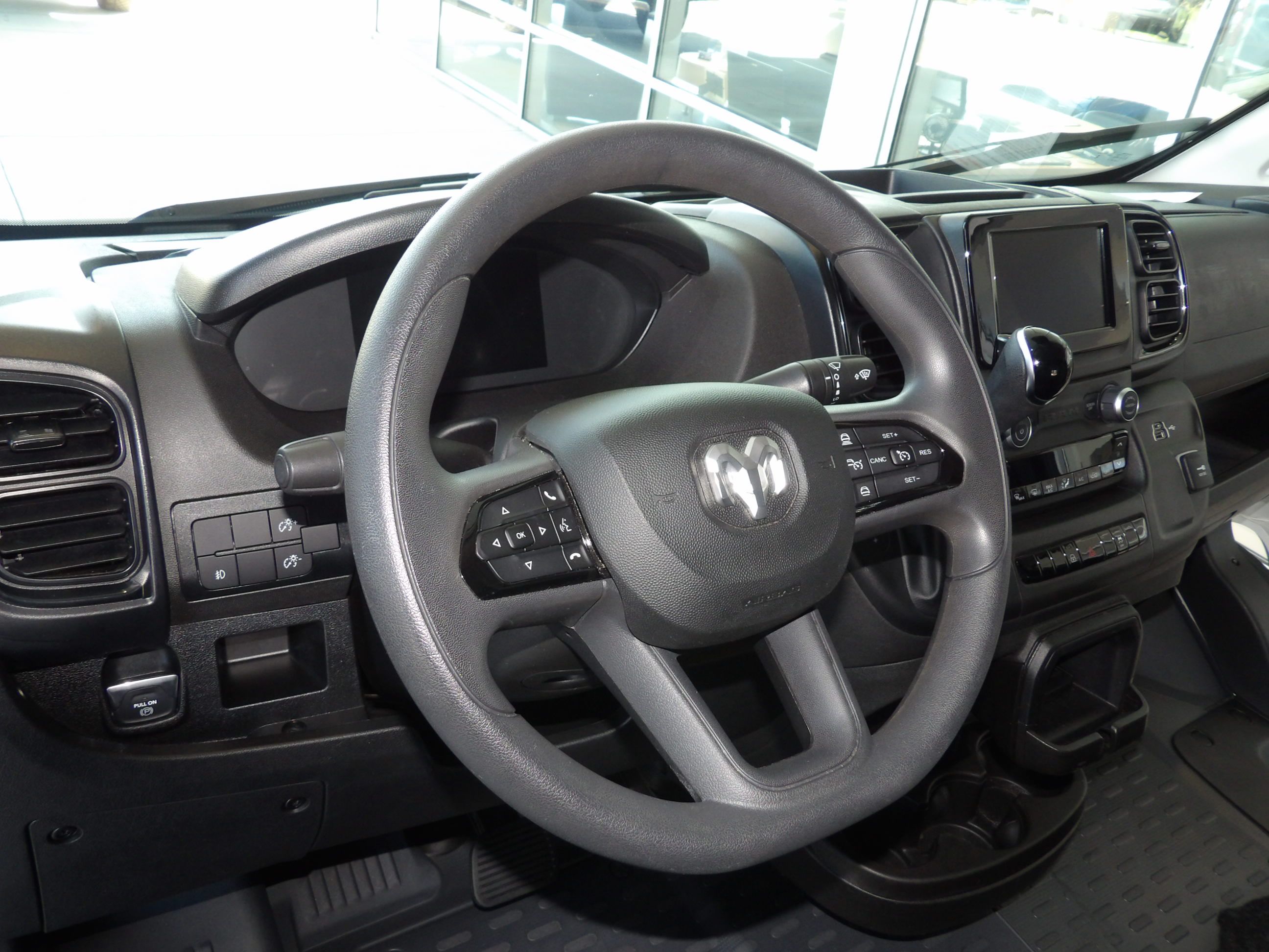 Used 2025 RAM ProMaster 2500 136 FWD image 16