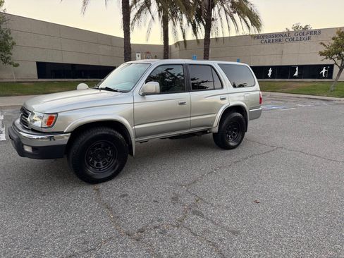 Used 2000 Toyota 4Runner SR5 Sport Utility 4D RWD image 15