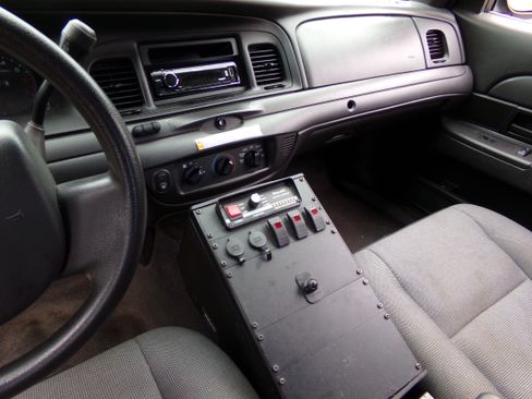 Used 2011 Ford Crown Victoria Police Interceptor RWD image 12