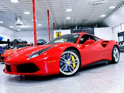 Used 2018 Ferrari 488 GTB image 3