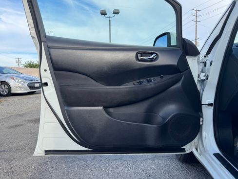 Used 2013 Nissan Leaf S image 24