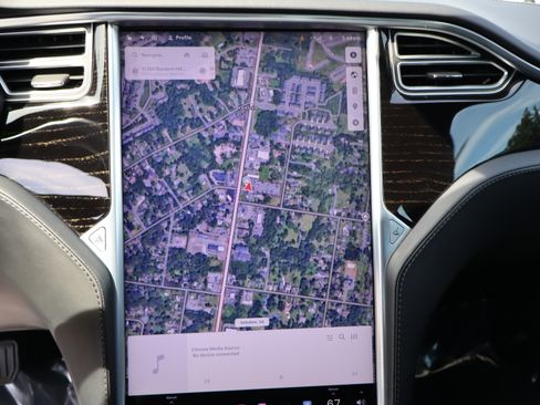 Used 2017 Tesla Model S 75 RWD image 24