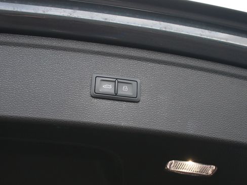 Used 2019 Audi Q5 2.0T Premium image 12