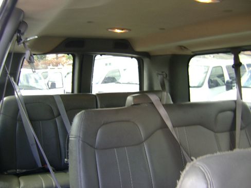 Used 2010 Chevrolet Express 3500 LS image 8